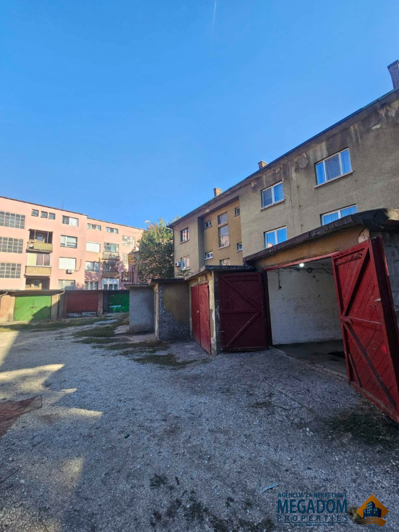Garage · 21 m² · Bor